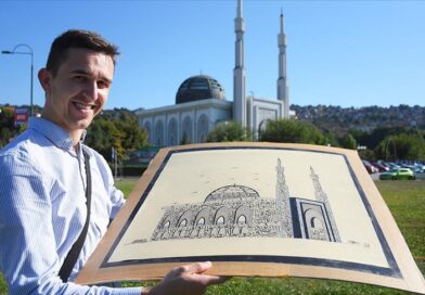 Kaligraf Abdulhak Hadžimejlić ispisao levhu u obliku sarajevske Istiklal džamije